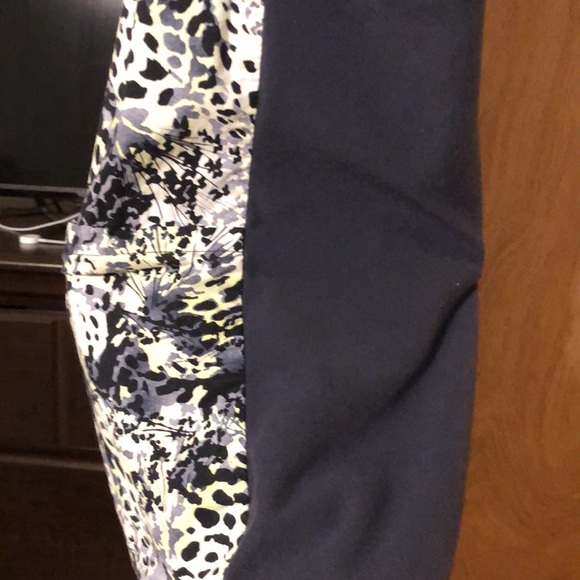 Cherokee scrub top - Picture 4 of 4